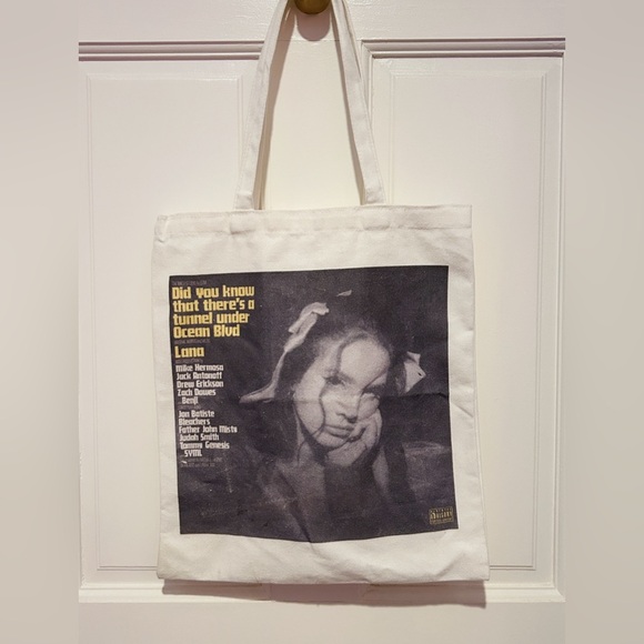 Urban Outfitters Lana Del Rey Ocean Blvd Album Cover Tote Bag - Picture 2 of 2